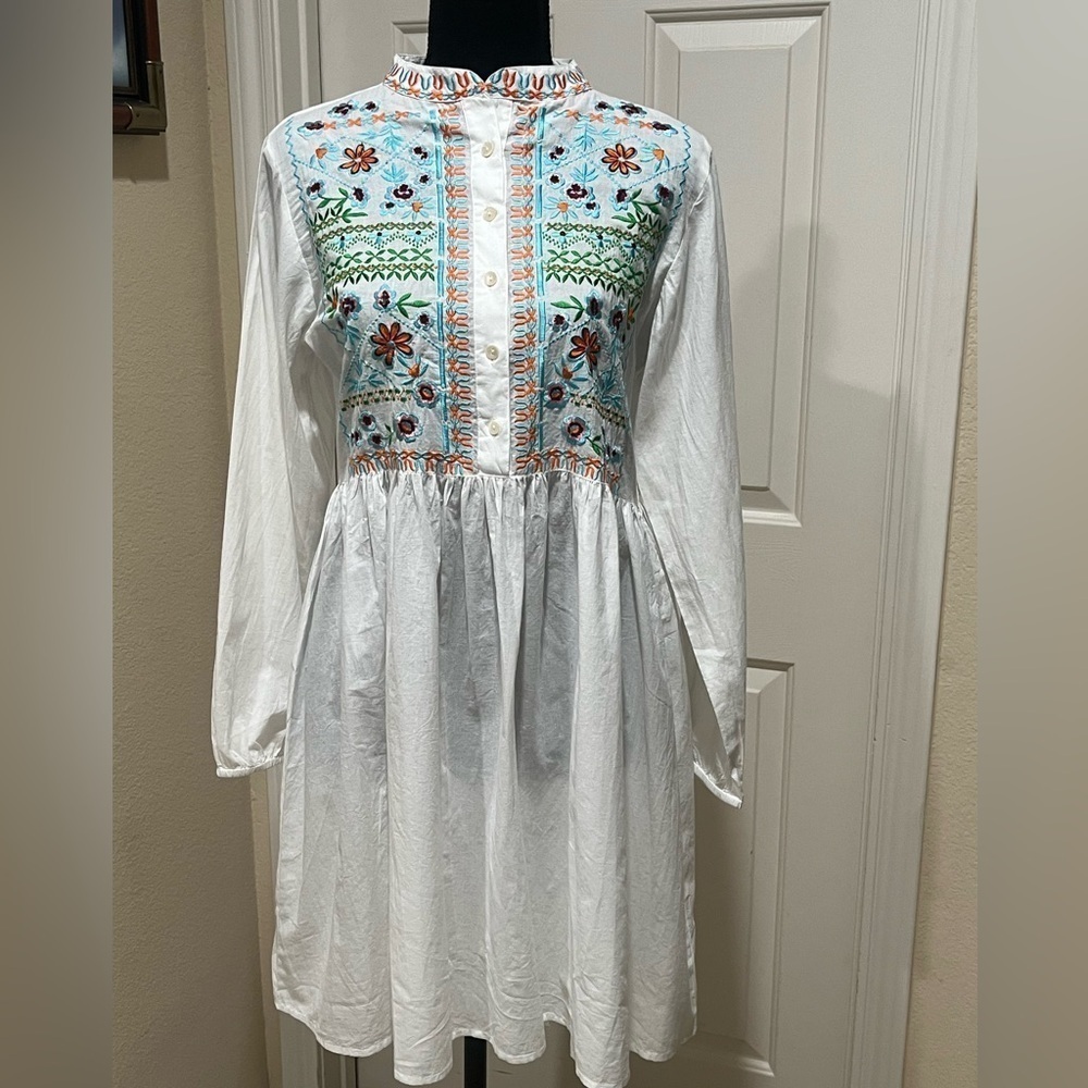 SHANA WHITE EMBROIDERED DRESS SIZE S.